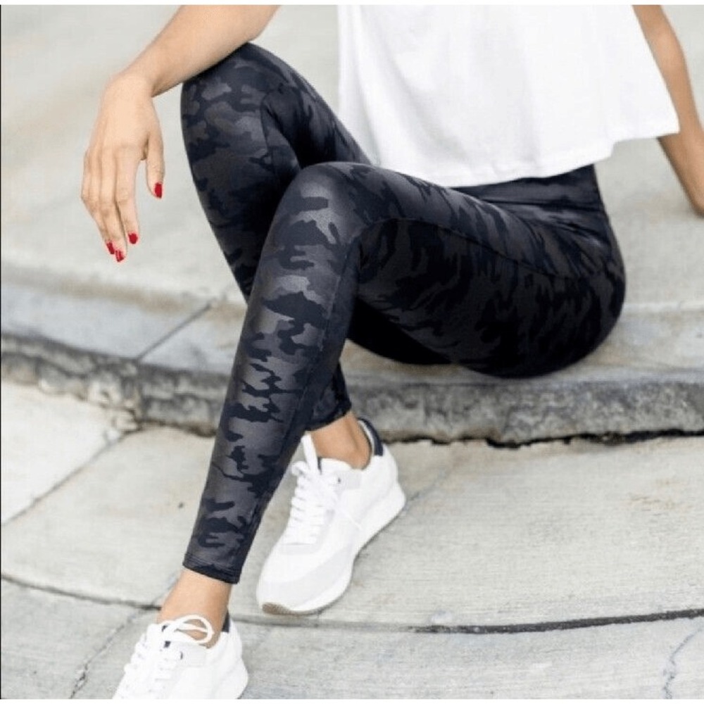 Spanx Black Camo High Waist Leggings Red Tag Athleisure Size S